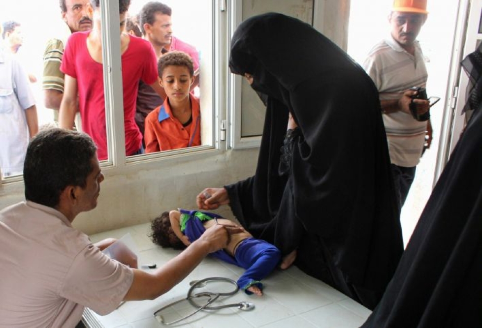 Esimerkiksi Jemenissä avun toimittaminen on vaikeutunut konfliktin osapuolten estäessä ruuan ja lääkkeiden kuljetukset. LEHTIKUVA / AFP