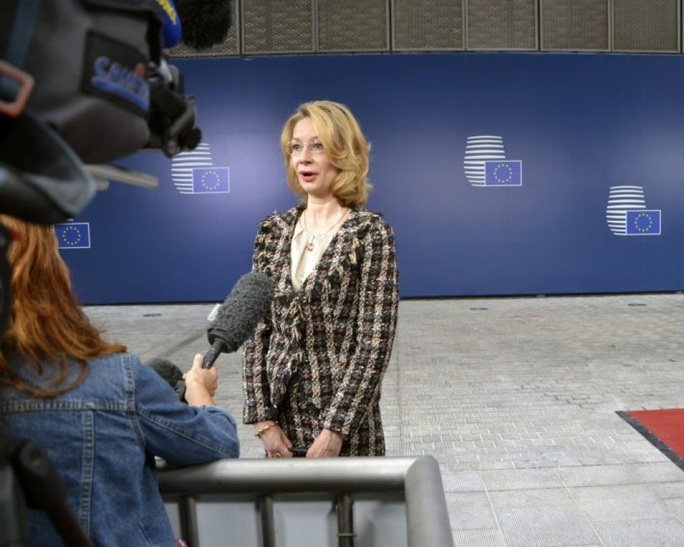 Suomen eurooppaministeri Tytti Tuppurainen tapasi mediaa ennen EU:n yleisten asioiden neuvoston kokousta Brysselissä maanantaina 16. syyskuuta 2019. Unkari on kutsuttu ensimmäistä kertaa kuultavaksi EU:n yleisten asioiden neuvostoon oikeusvaltiohuolien takia, puhetta neuvostossa johtaa Tytti Tuppurainen. LEHTIKUVA / ANNIINA LUOTONEN