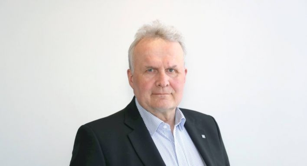 Ilomantsilainen kansanedustaja Hannu Hoskonen (kesk.) ihmettelee Luken uusia laskelmia.