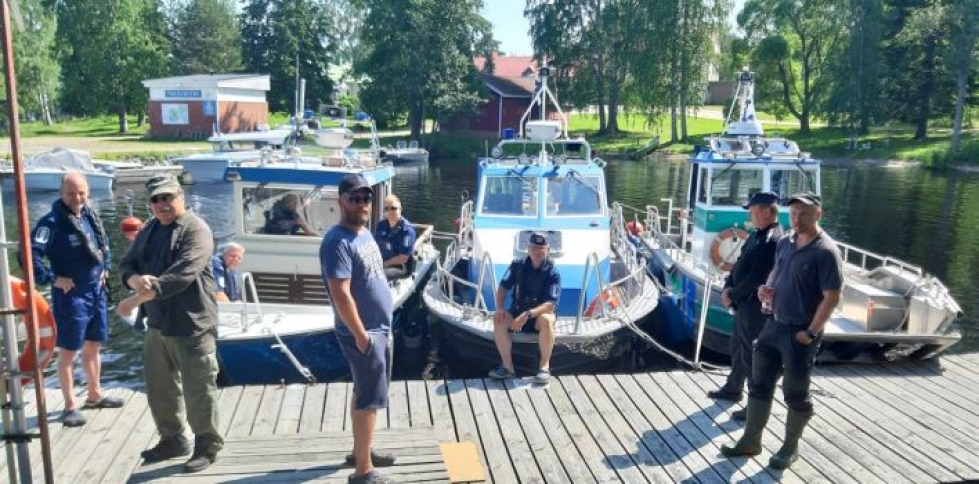 Kalastusvalvonnan porukka kokoontui keskiviikkona Rääkkylän Paksuniemeen.