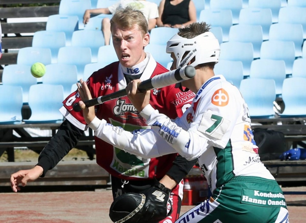 Perttu Paakkolan lukkaroima JoMan kakkosjoukkue voitti Loimaan toistamiseen ja nousi miesten Ykköspesikseen.