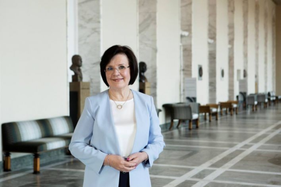 Maija-Leena Paavola ottaisi Ruotsista mallia budjetin käsittelyn nopeuttamiseen.