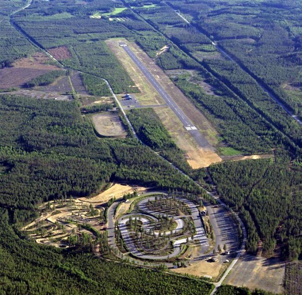 Kiteen lentokenttä kuvattuna ilmasta 2009.
