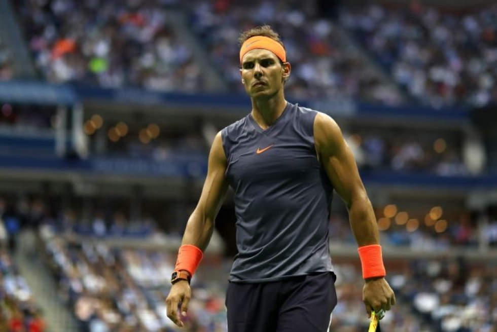 Rafael Nadal joutui keskeyttämään Yhdysvaltain avointen välieräottelun polvikipujen vuoksi. LEHTIKUVA/AFP