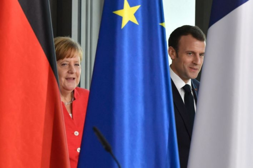 Sekä Angela Merkel että Emmanuel Macron  varoittivat Pariisissa nationalismin vaaroista.  LEHTIKUVA/AFP