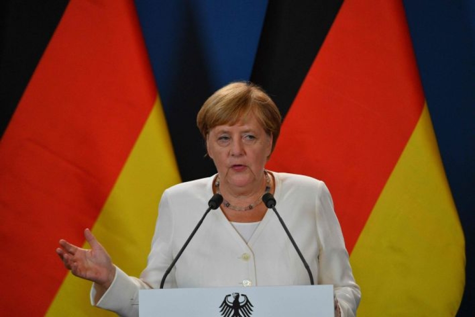 Der Spiegelin mukaan liittokansleri Angela Merkelin hallitus on valmis lisäämään julkista kulutusta elvyttääkseen taloutta. LEHTIKUVA/AFP