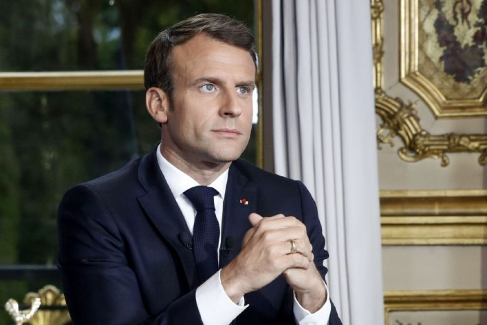 Emmanuel Macron puhui kansalaisille Notre Damen palosta. Aiemmin nauhoitettu puhe uudistuksista jäi esittämättä. Lehtikuva / AFP