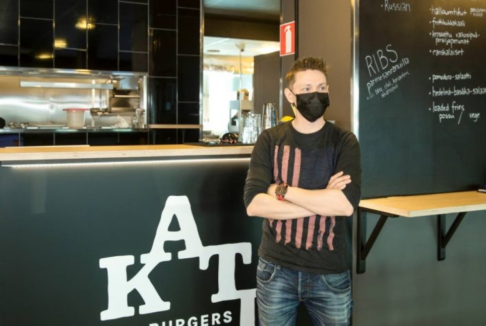 Yrittäjä Ohto Mettälä toivoo, että mahdollisimman pian selviäisi, koskeeko ravintolasulku Pohjois-Karjalaa vai ei.