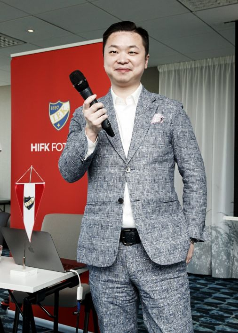 HIFK:n uusi pääomistaja on kiinalaisliikemies  ”Lucas” Chang Jin.  LEHTIKUVA / Roni Rekomaa
