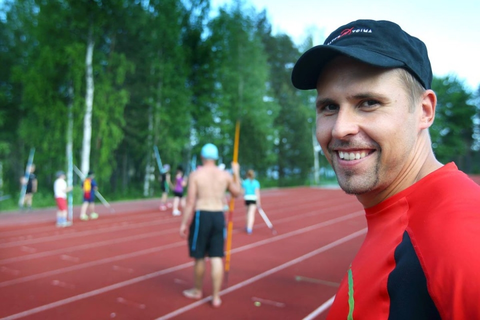 Antti Ruuskasen keihäskoulussa hauskaa oli myös Pielaveden miehellä itsellään.