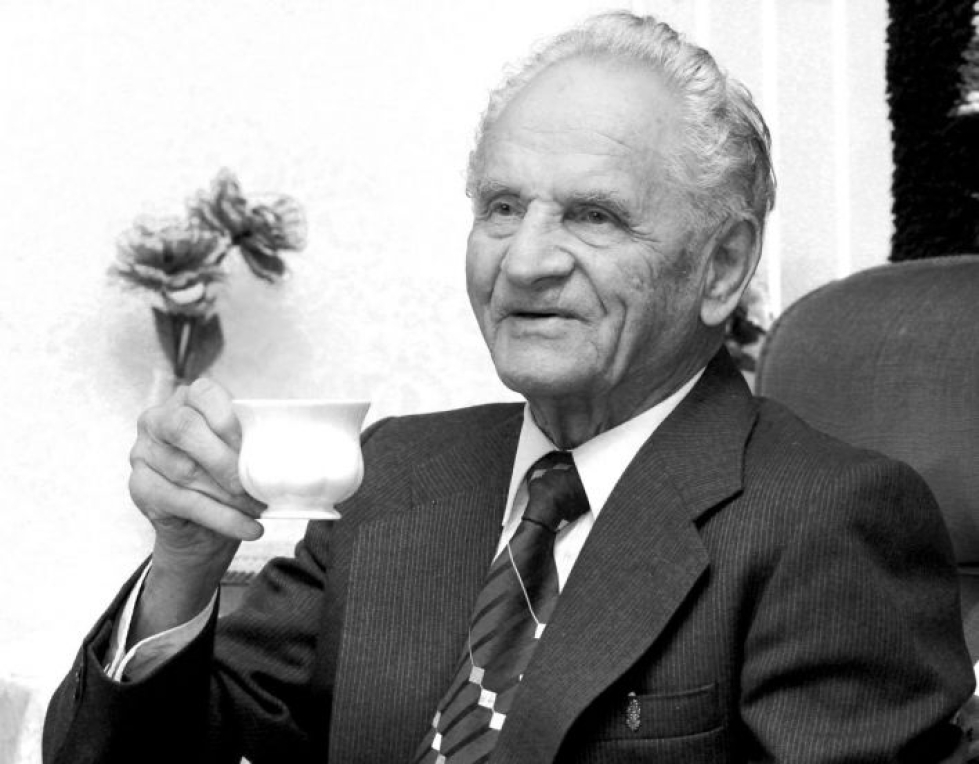 Joutsi Lievonen juhli 90-vuotispäiviään kesällä 2012. Hän olisi täyttänyt kesäkuussa 99 vuotta.
