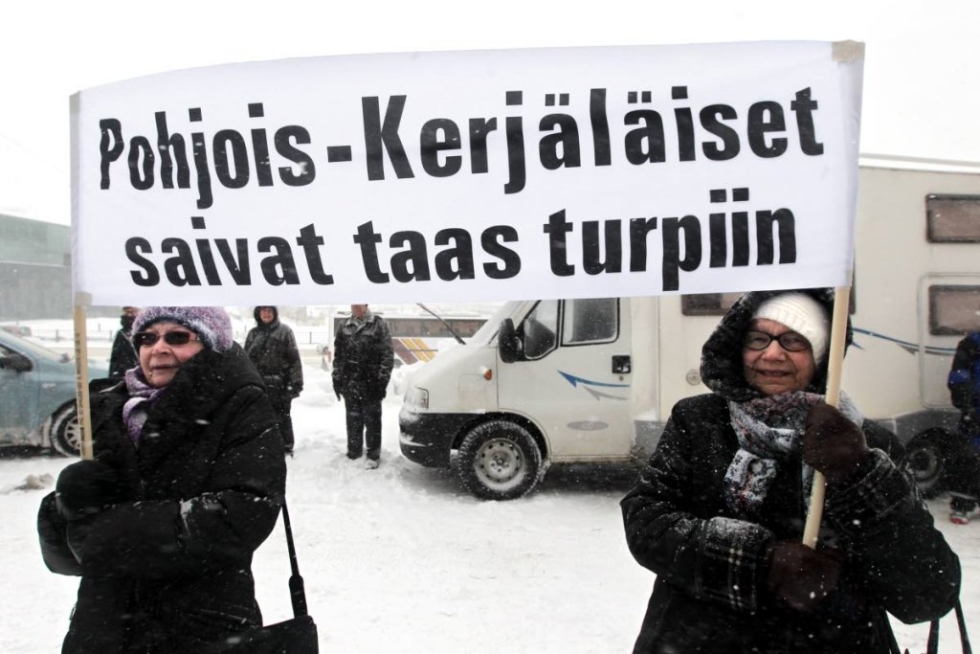 Politiikka sai pohjoiskarjalaisia vuonna 2012 barrikadeille asti. Pohjois-Karjalan prikaatin lakkautuspäätös veti helmikuussa bussilastillisen maakunnan ihmisiä mielenosoitukseen eduskuntatalon portaille.