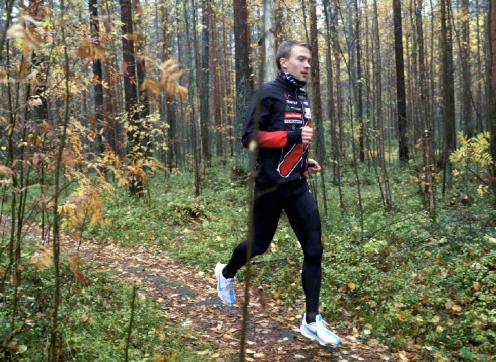 MM-mitalisti Miika Kirmula vierailee tänä viikonloppuna Joensuussa. Kalevan Rastin suunnistaja toivoo, että pääsisi harjoittelemaan useammin Pohjois-Karjalan maastoissa.