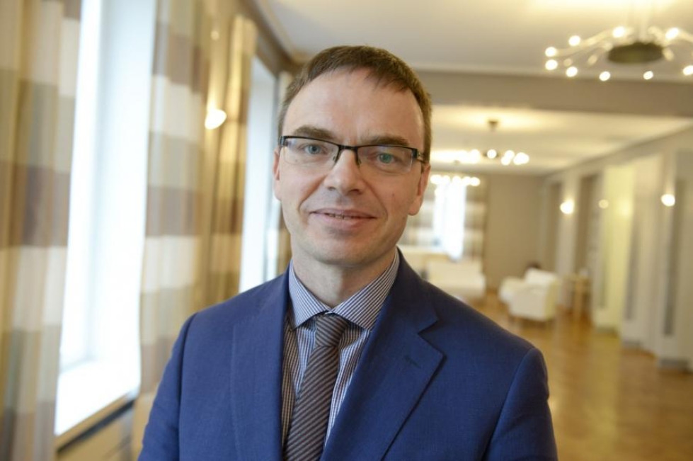 Viron parlamentin ulkoasiainvaliokunnan puheenjohtaja Sven Mikser pitää tärkeänä, että Nato näyttäytyy Venäjän suuntaan päättäväisenä ja yhtenäisenä. LEHTIKUVA / MARTTI KAINULAINEN