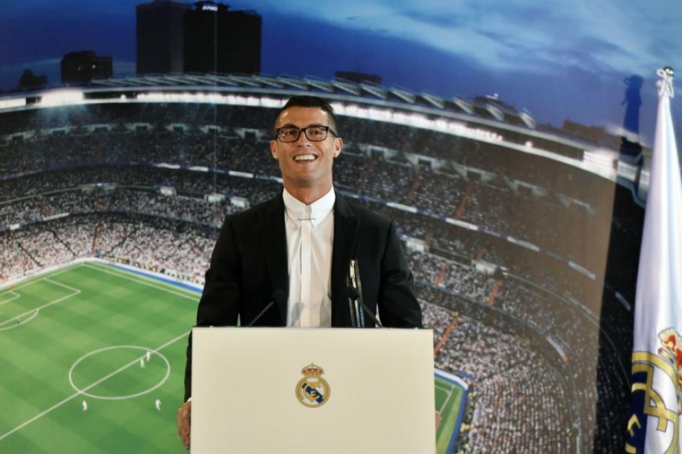 Viiden vuoden jatkosopimuksen Real Madridin kanssa tehnyt Ronaldo haluaa pelata vielä kymmenen vuotta. LEHTIKUVA/AFP