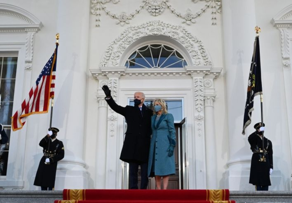 Presidentti Joe Biden saapui Jill Bidenin kanssa Valkoiseen taloon. Lehtikuva/AFP