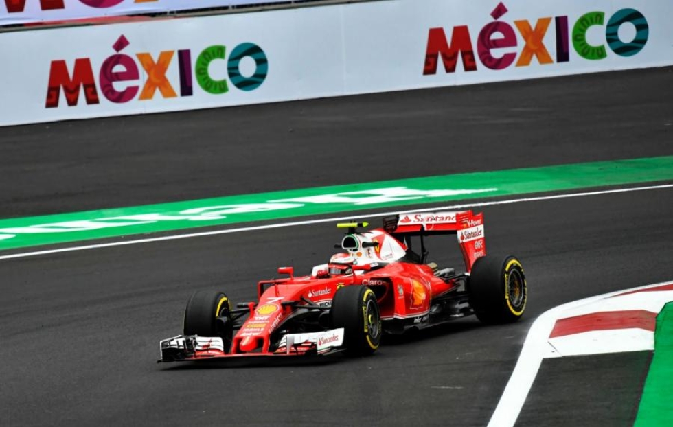 Ferrarin Kimi Räikkönen F1-sarjan Meksikon gp:n perjantain harjoituksissa. LEHTIKUVA/AFP