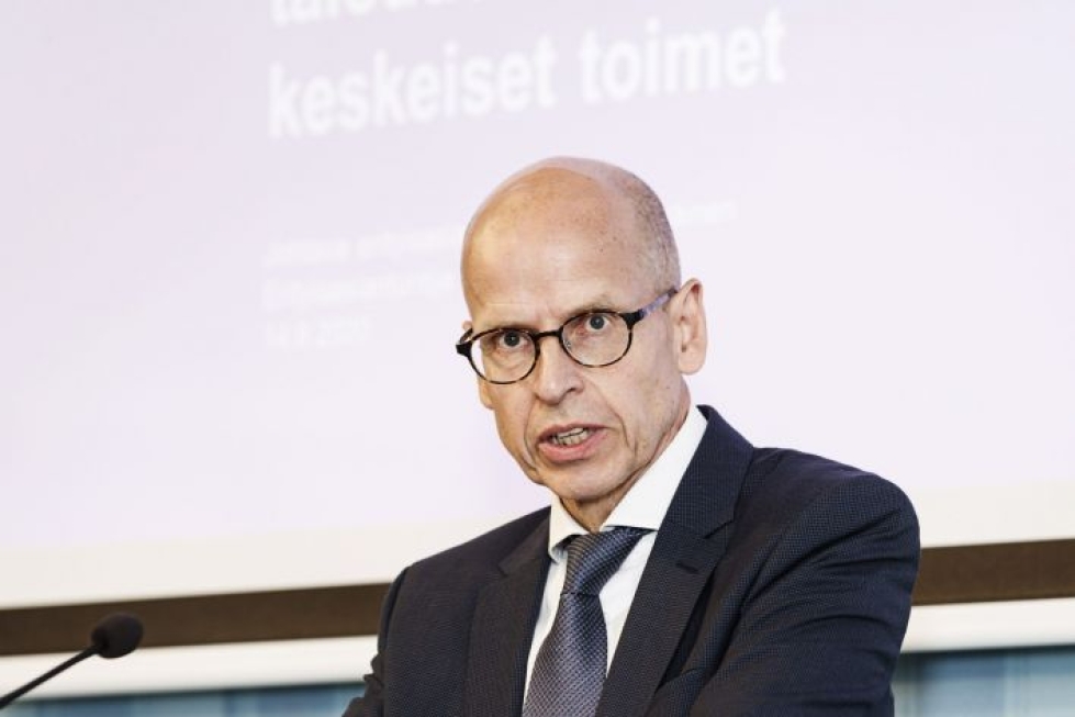 Valtiovarainministeriön ehdotuksista työllisyystoimiksi oli kertomassa muun muassa kansliapäällikkö Martti Hetemäki. Lehtikuva / Roni Rekomaa