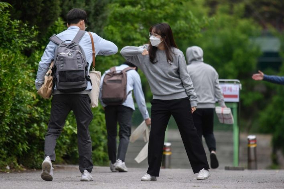 Etelä-Korea on saanut koronaviruksen aiheuttaman taudin kuriin tehokkaalla tartuntojen jäljittämisellä. LEHTIKUVA/AFP