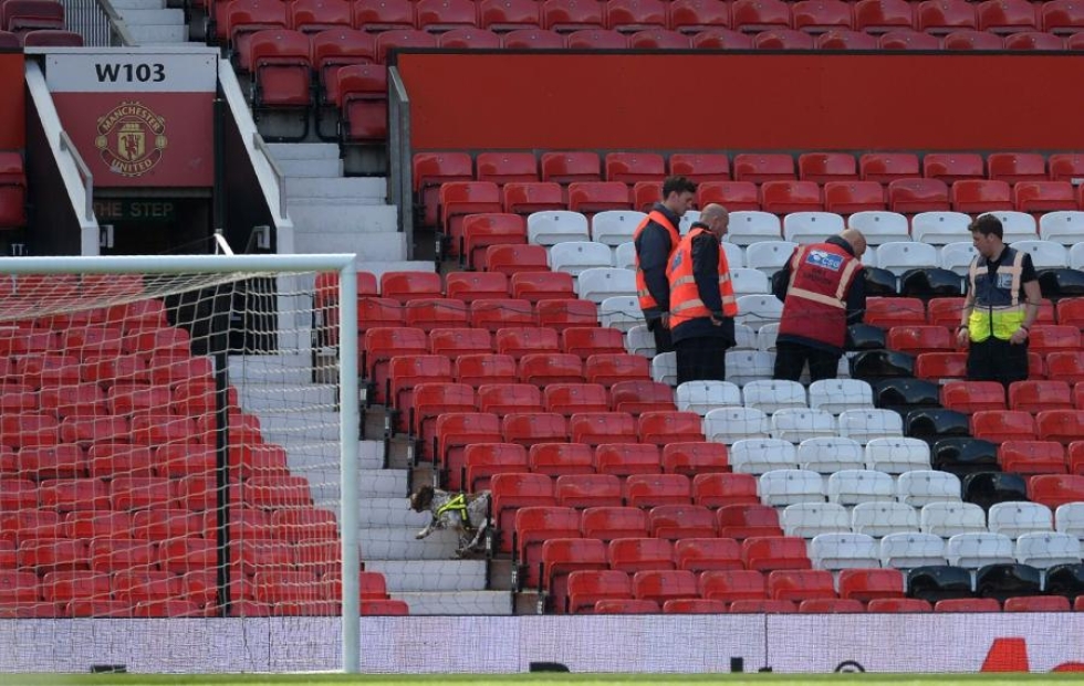 Katsomoon unohtunut harjoitusräjähde johti koko stadionin evakuointiin Manchesterissa. LEHTIKUVA/AFP