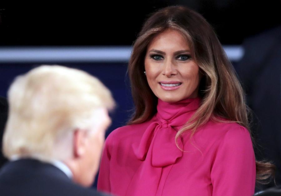 Republikaanien presidenttiehdokkaan Donald Trumpin vaimo Melania Trump sanoo, että hänen miestään yllytettiin videolla, jossa tämä puhuu muun muassa naisten kourimisesta. LEHTIKUVA/AFP