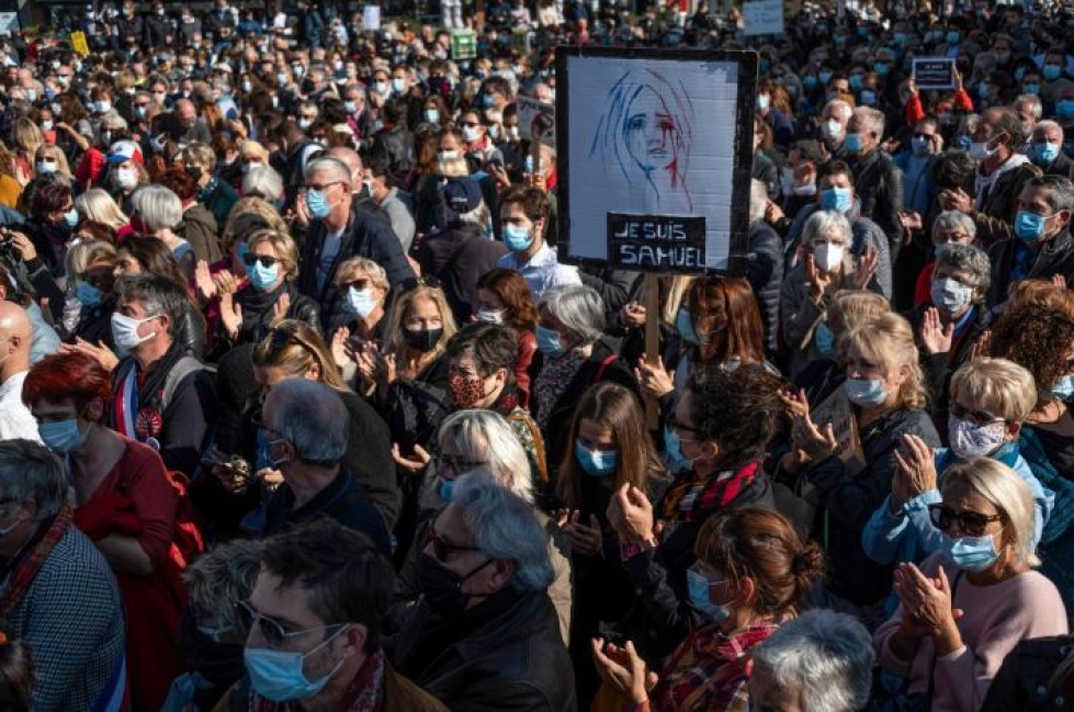 Myös Marseillen kaupungissa muistettiin surmattua opettajaa. LEHTIKUVA/AFP