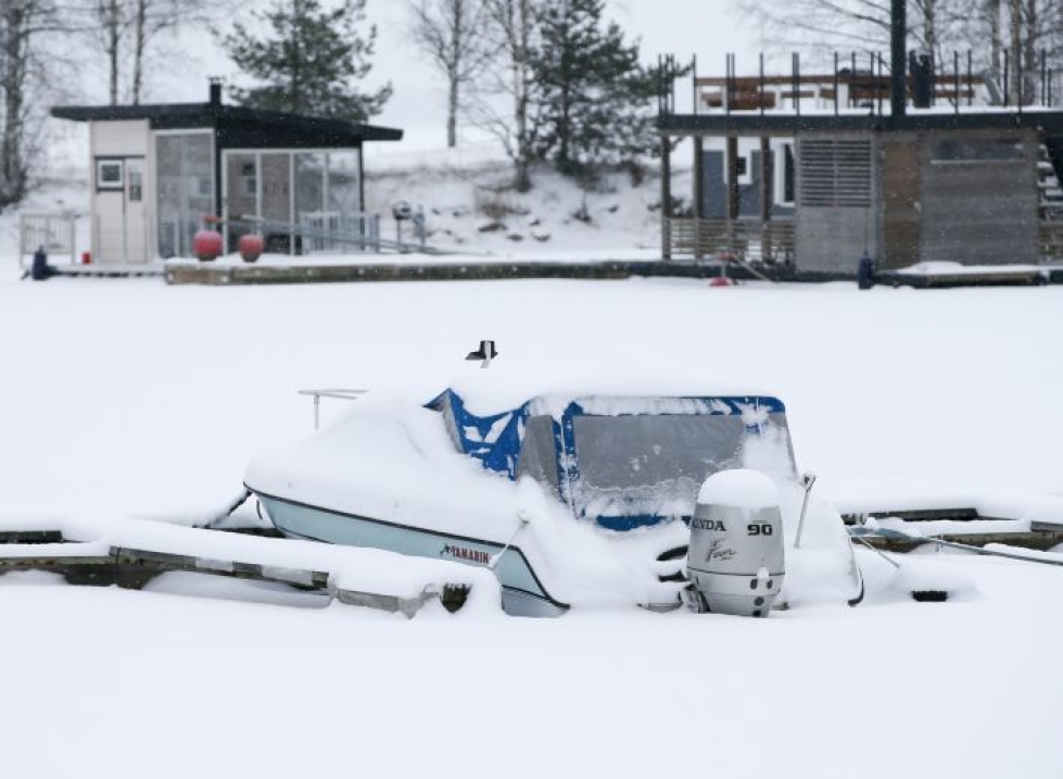 Lumi yllätti Pohjois-Karjalassa tasan kaksi vuotta sitten. Tässä tapauksessa yllätetyksi tuli autoilijan sijaan veneilijä.