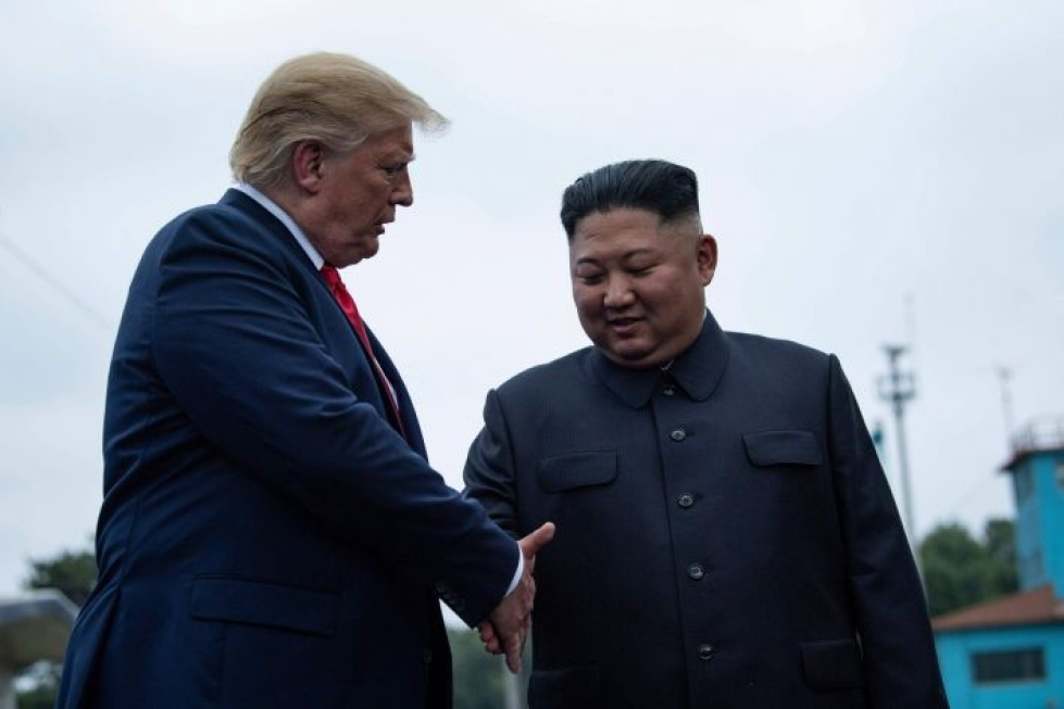 USA:n presidentti Donald Trump ja Pohjois-Korean diktaattori Kim Jong-un tapasivat yllättäen kesäkuun lopulla. LEHTIKUVA/AFP