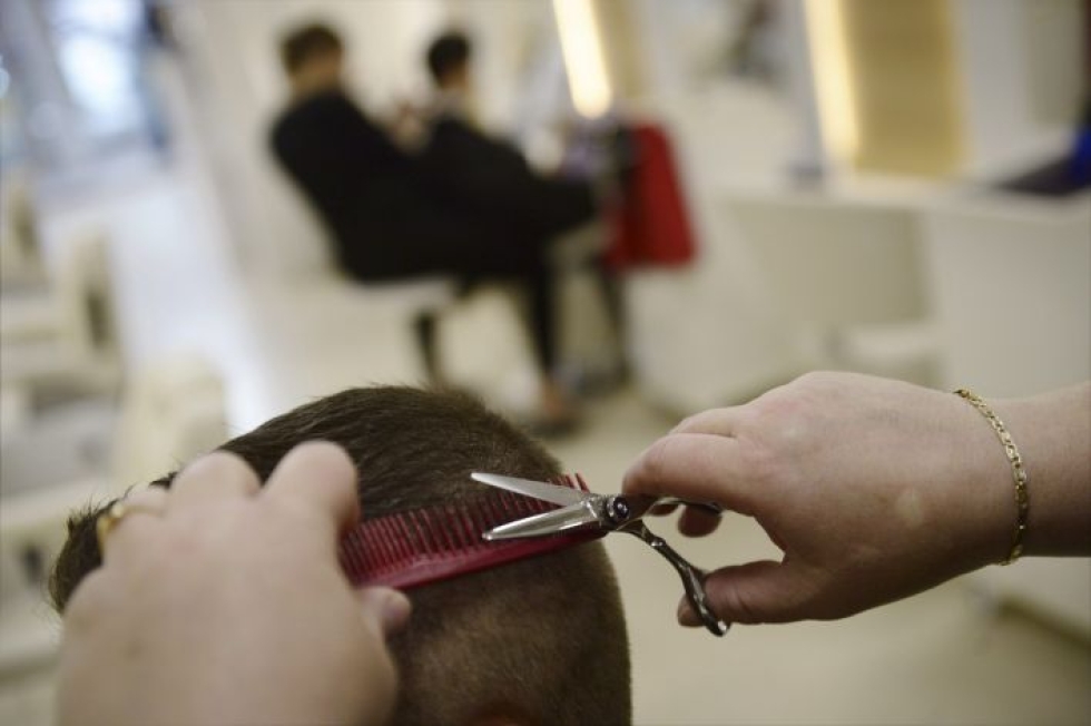 Suomen Hiusyrittäjät on yrittäjien toimialajärjestö, johon kuuluvat jäseninä parturi-kampaamoalan yrittäjät työllistäjistä ammatinharjoittajiin. LEHTIKUVA / ANTTI AIMO-KOIVISTO