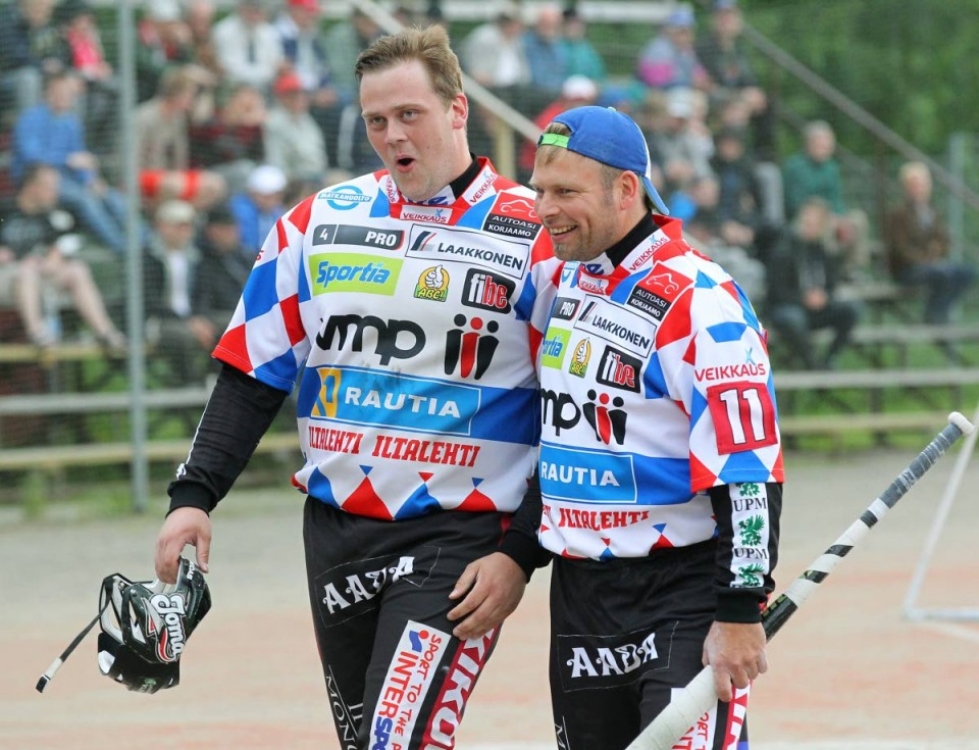 Juha Niemi (vas.) löi viisi ja Sami Joukainen kaksi juoksua.