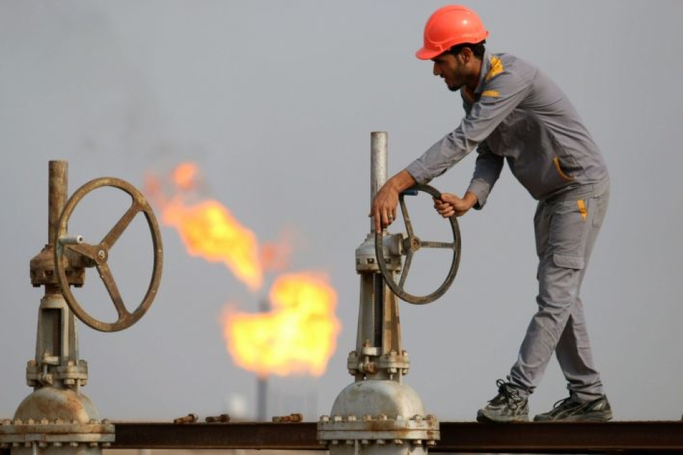 Öljyntuottajamaita huolettaa raakaöljyn hinnan lasku. Kuva on irakilaiselta öljykentältä vuodelta 2015. LEHTIKUVA / AFP