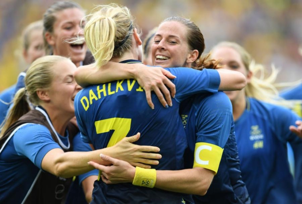 Ruotsin jalkapallonaiset pudottivat Brasilian Rion olympialaisten välierissä 4–3. Lisa Dahlkvist iski pallon verkkoon rangaistuspotkukilpailun päätteeksi. LEHTIKUVA/AFP