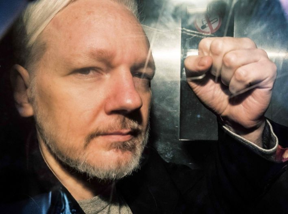 Julian Assange kuljetettiin 1. toukokuuta tänä vuonna Lontoossa vankilan ajoneuvolla oikeuden istuntoon. LEHTIKUVA/AFP