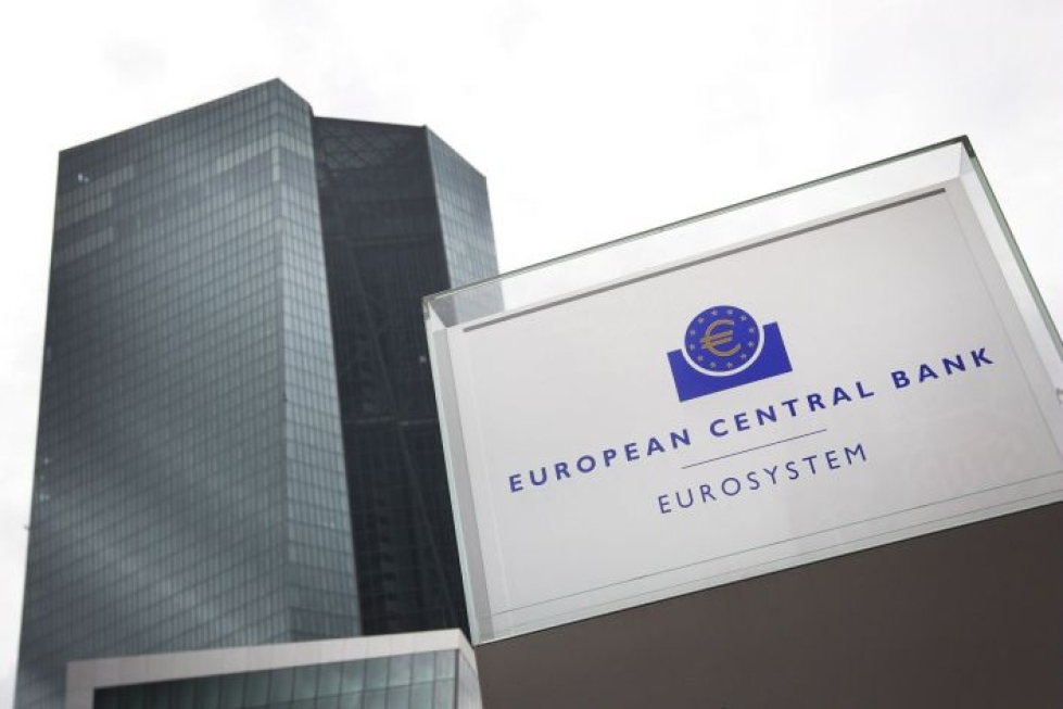 Talletuskoron lasku yhä syvemmälle miinukselle tarkoittaa sitä, että liikepankit joutuvat maksamaan EKP:lle talletuksistaan. LEHTIKUVA / AFP