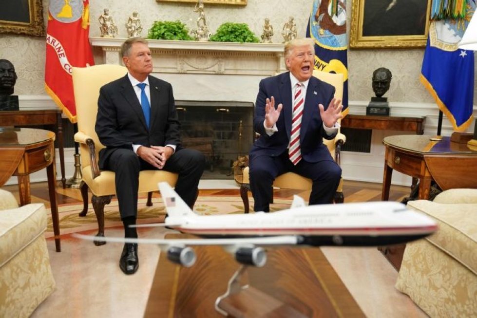 Trump kertoi näkemyksistään tavatessaan Romanian presidentin Klaus Iohannisin. Lehtikuva/AFP