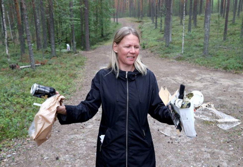 Frisbeegolfradan sotkuisuus järkytti Karjalaisen toimittaja Jaana Kainulaista.