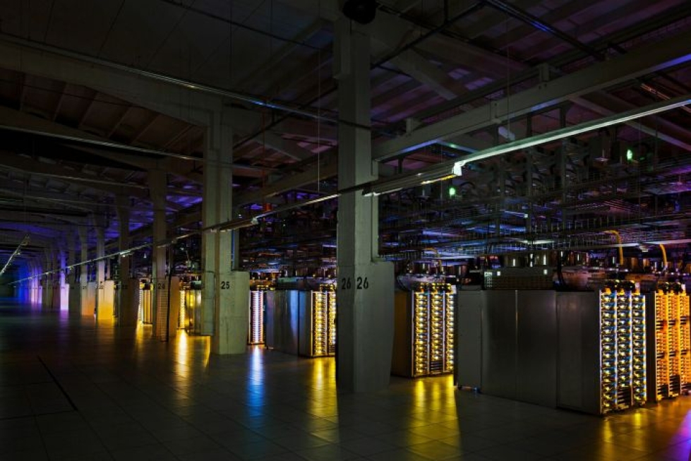 Google ilmoitti viime vuonna investoivansa Haminan datakeskukseensa 450 miljoonaa euroa. Googlen kuva Haminan palvelinhuoneesta.