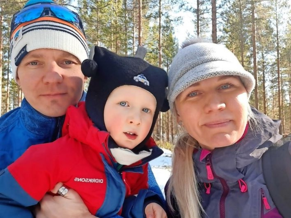 Petter Kukkosen perheeseen kuuluvat Oskar-poika ja Liis-puoliso. Kukkonen myöntää, että perheenisänä oleminen on ollut vaikeaa nykyisessä työssä.