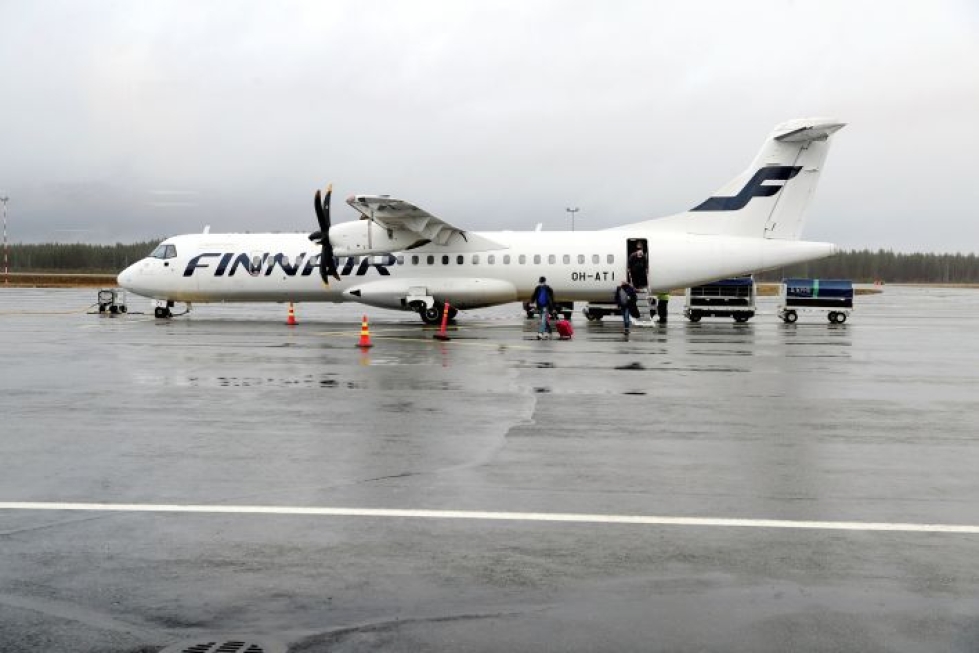 Tällä hetkellä Joensuusta voi lentää Helsinkiin pari kertaa viikossa niin sanotulla kolmiolennolla, joka kulkee Kuopion kautta.