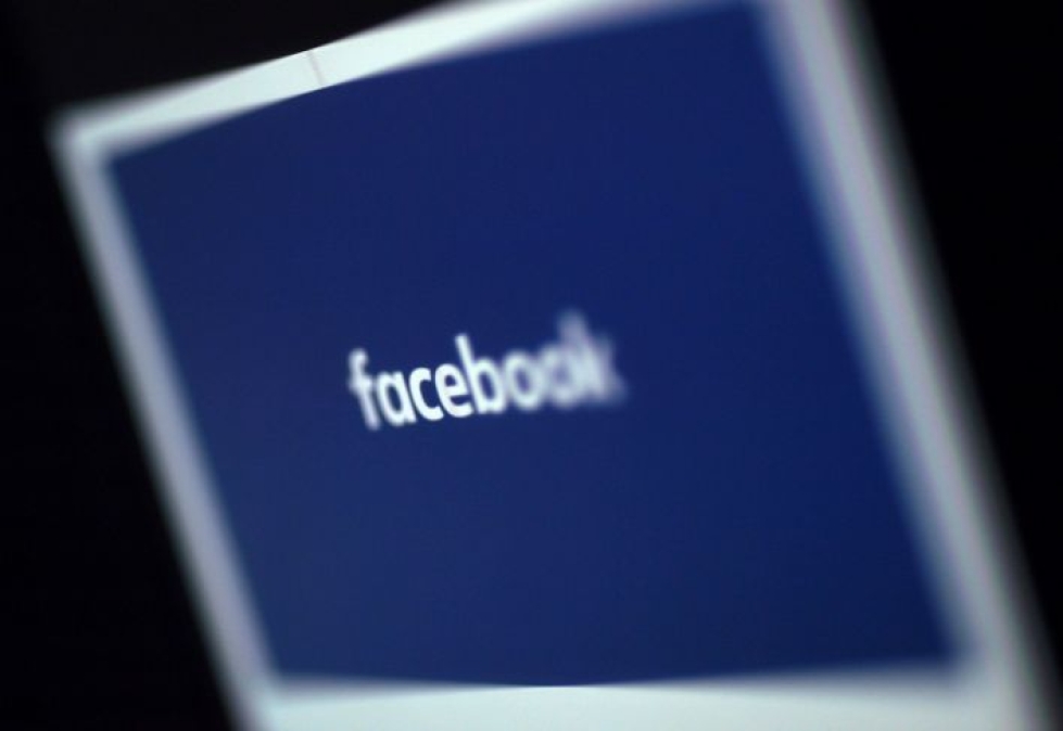 Facebook on joutunut yritysten mainontaboikotin kohteeksi, koska niiden mukaan Facebook ei puutu palvelussa levitettävään vihapuheeseen. Lehtikuva/AFP