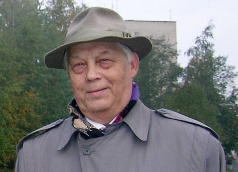 Venäjän Karjalan kirjallinen voimahahmo Armas Mishin syntyi 15.2.1935 Inkerinmaalla ja kuoli 9. lokakuuta 2018 Turussa. Mishin kirjoitti myös nimillä Oleg Mishin ja Armas Hiiri. Kirjailija kuvattuna Petroskoissa vuonna 2006.