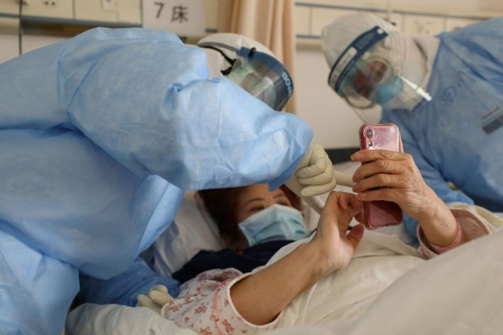 Kiinan viranomaisten mukaan vakavasti sairaiden potilaiden tila on parantunut vuorokauden sisällä plasmasiirrosta. LEHTIKUVA/AFP
