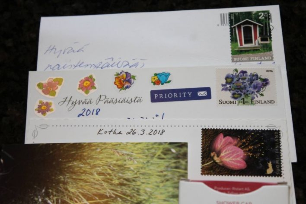 Kolme viimeisintä postikorttia: ei yhtään postileimaa.