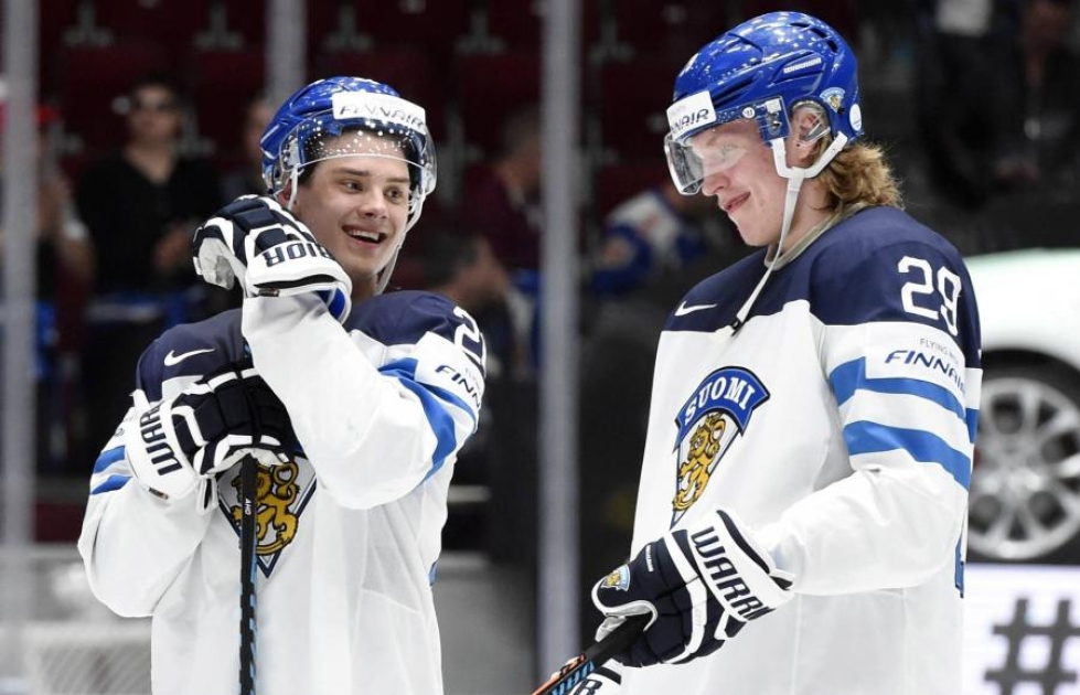 The Hockey News nostaa Suomen vahvuuksiksi muun muassa nuoret kyvyt. Kuvassa Sebastian Aho (vas.) ja Patrik Laine. LEHTIKUVA / JUSSI NUKARI