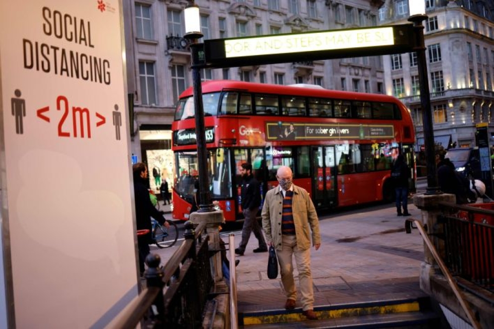 Britannia aloitti tänä vuonna G7-maiden puheenjohtajakauden. Kuva on Lontoon Oxford Circusin metroaseman luota perjantailta. LEHTIKUVA / AFP
