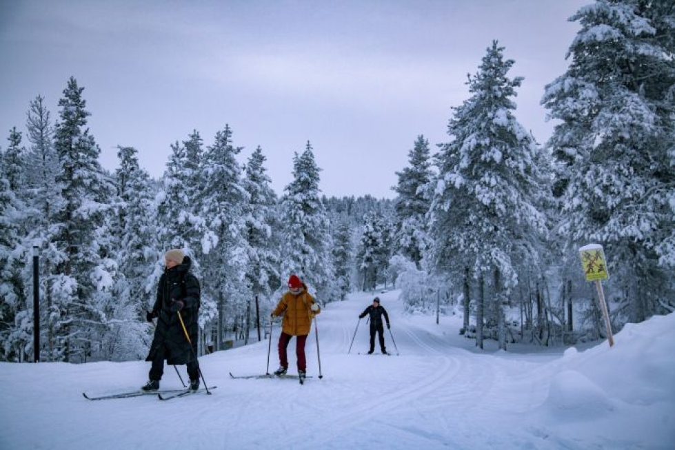 Hiihtäjiä Saariselän hiihtokeskuksen hiihtoladulla Inarissa 26. tammikuuta. LEHTIKUVA / TARMO LEHTOSALO