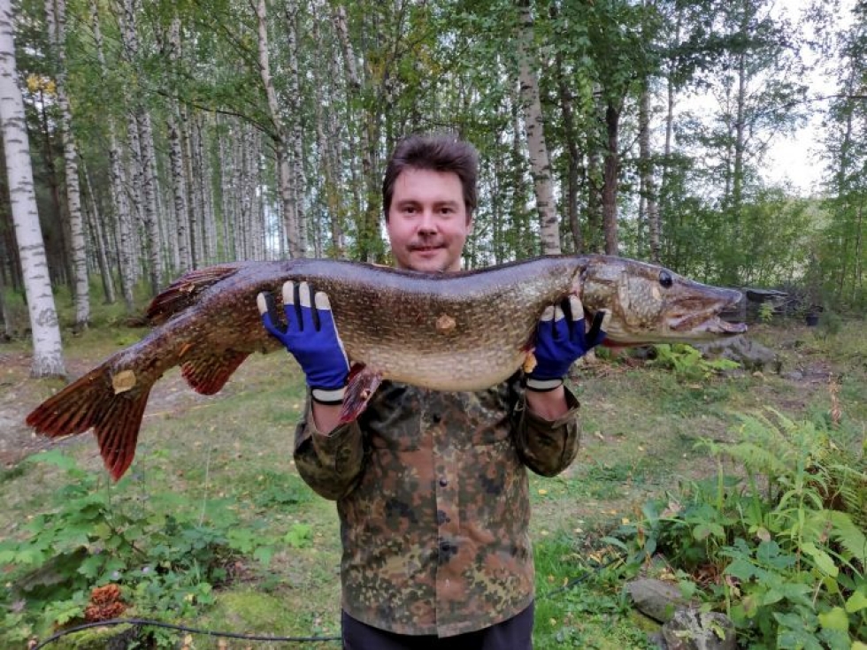 Jukka Hakkarainen menestyi viime vuoden kalakilpailussa 10,4-kiloisella hauella, jonka hän saalisti Rääkkylästä.