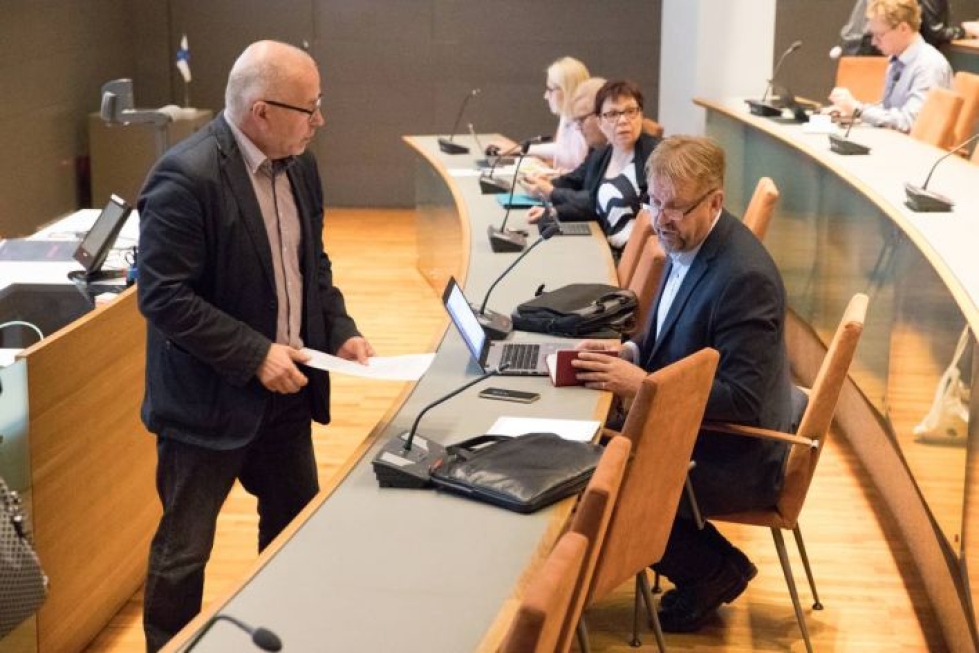Kaupunginvaltuuston puheenjohtaja Juha Mustonen ja kaupunginhallituksen puheenjohtaja Seppo Eskelinen ovat kertoneet kannattavansa Joensuun uuden musiikkitalon rakentamista.