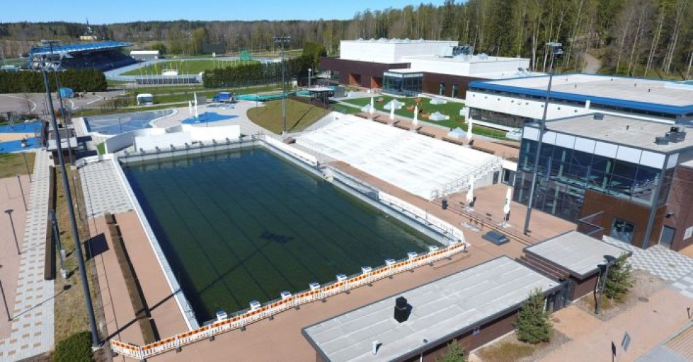 Liikuntapaikat, kuten Leppävaaran uimahali, ovat olleet suljettuina kahden ja puolen kuukauden ajan. Lehtikuva / Heikki Saukkomaa