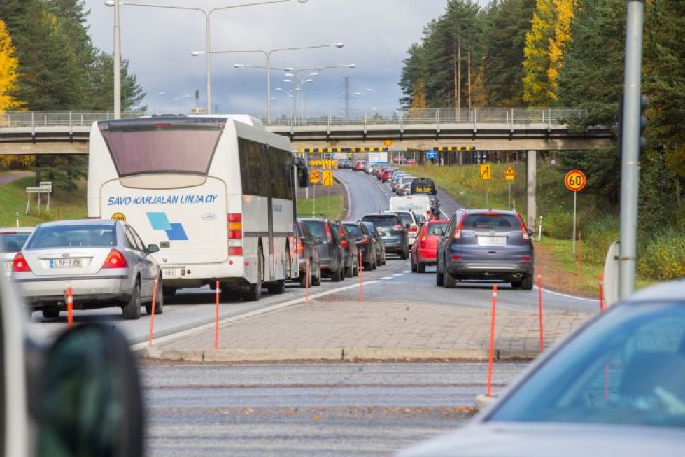 Pohjois-Karjalassa valtaosa matkasuoritteesta tehdään henkilöautolla. 